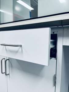 Çelikten Yapılmış Mobil Dolaplar, Laboratuvar Tezgah Dolapları, Çekmece Kulpları ve Kilitleriyle Özelleştirilebilir Laboratuvar Depolama Dolabı - Product Image 3