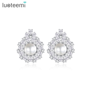 LUOTEEMI <span class=keywords><strong>Orecchini</strong></span> a Perno Grandi di Lusso all'Ingrosso con Zirconia Cubica AA, Perla di Conchiglia Bianca Rotonda e Diamante a Goccia per Donna - Product Image 1