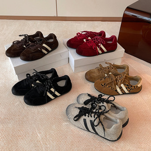 Baskets plates décontractées rétro américaines pour femmes, color-block, avec talon compensé intégré et double lacets asymétriques - Product Image 1
