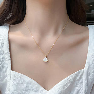 Nuova Collana con Ciondolo a Forma di Conchiglia, Raffinata Collana in Acciaio al Titanio Placcato Oro 18K con Occhi di Gatto per Donne - Product Image 3