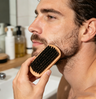 Ensemble brosse à barbe et peigne en bois à poils de sanglier naturels avec logo personnalisé, brosse à raser pour hommes, soin professionnel de la barbe et de la peau