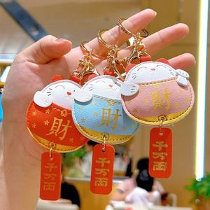 โปรโมชั่นสามารถปรับแต่งได้พร้อมจี้หนังลายการ์ตูนน่ารัก จี้โลหะผสม ของขวัญชิ้นเล็ก พวงกุญแจหนัง และแมวนำโชค - Product Image 3