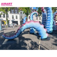 Décorations de rue centrales Tentacules de pieuvre gonflables bleus, tentacule de pieuvre gonflable de haute qualité pour l'art