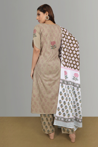 Algodón Cuello Barco Kurti Con Mano Impreso Dupatta Y Pantalones - Product Image 3