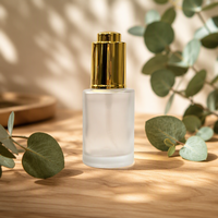 Vente en gros de flacons de sérum en verre givré rond haut de gamme de 30 ml avec bouchon compte-gouttes en or