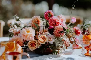 ช่อดอกไม้เทียมสำหรับงานแต่งงานช่อดอกไม้สีขาวโรแมนติกหรูหราสำหรับตกแต่งงานแต่งงานของเจ้าสาวช่อดอกไม้เทียมจำนวนมาก - Product Image 6