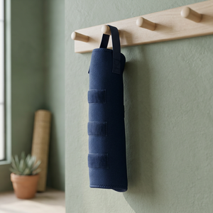 Sac de queue de cheval en néoprène PORTACE ENTERPRISES bleu marine 70x8cm avec sangle réglable et poches pour usage équestre - Product Image 2
