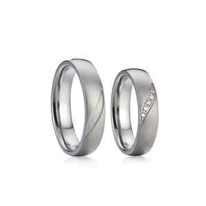 简单定制银钯钢男性结婚戒指套装女性anillos bague edelstahl eheringe ringe-paire