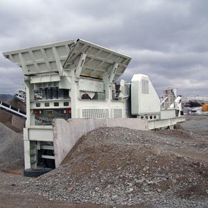 Concasseur à mâchoires mobile sur roues de 120 t/h à économie d'énergie pour roches, installation de concassage de pierres sur pneus - Product Image 2