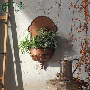 Maceta de pared de hierro bronce, forma redonda A3206, para decoración de jardín interior y exterior - Product Image 2