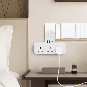 Regleta de Enchufes Extensible de Pared con Puertos USB Universales y Convertidor de Corriente - Product Image 3