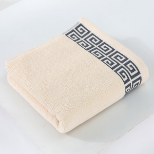 Toalla 100% Algodón 110g 34*74cm con Borde Jacquard Geométrico, Toalla Facial Absorbente para Uso Diario en el Hogar, Logotipo Bordado Personalizado - Product Image 6