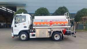 Camion-citerne à carburant en alliage d'aluminium Chengli 4x2 avec une capacité de 3000 litres - Product Image 4