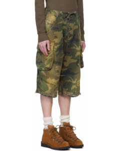 Nouveaux shorts cargo unisexes en coton délavé et déchiré, coupe oversize, longueur genou, motif camouflage vert, avec étiquettes. - Product Image 3