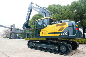 Excavatrice Hyundai 220 d'origine, modèle 2024, occasion, excellent état, moteur, boîte de vitesses, pompe à vendre - Product Image 3