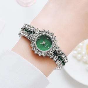 Ensemble de montres à quartz décoratives pour femmes à la mode Montre-bracelet décontractée avec visage étoilé pour une utilisation quotidienne pour le commerce extérieur - Product Image 4