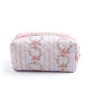 Bolsa de Cosméticos Ecológica con Cierre, Acolchada, con Estampado Floral, para Guardar Artículos de Aseo y Maquillaje, Personalizable - Product Image 6