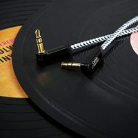 Cable de Audio CableCreation de 3.5mm, Cable Auxiliar en Ángulo Recto de 90 Grados, Cable Estéreo Trenzado con Conectores Macho a Macho Chapados en Oro para Altavoces de Coche