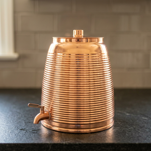 Distributeur d'eau en cuivre avec design côtelé et robinet pour usage domestique - Product Image 3