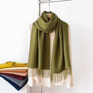 Écharpe en cachemire imitation douce et chaude pour <span class=keywords><strong>femme</strong></span>, couleur unie, élégante, décontractée, châle d'hiver, style coréen et nordique, en promotion - Product Image 1