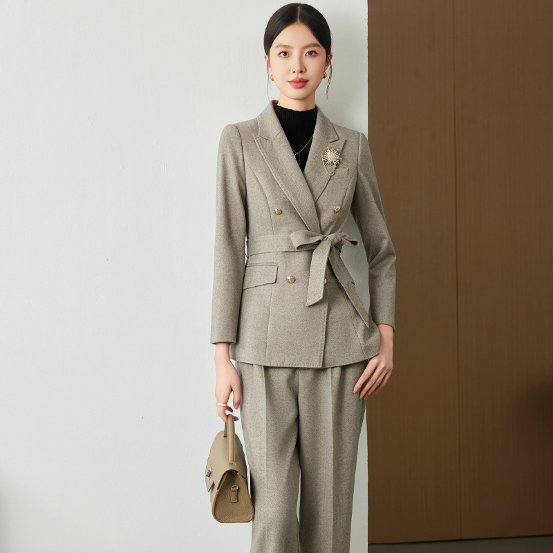 Light gray suit trousers brooch