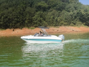 FLIT Bote Deportivo de Esquí Acuático de 19 pies (5.8m), Multifuncional, Casco de Fibra de Vidrio, Bote de Pesca Recreativa con Motor - Product Image 6