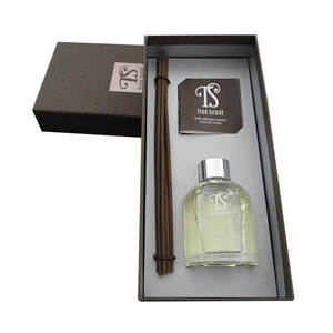 <span class=keywords><strong>Diffusore</strong></span> <span class=keywords><strong>di</strong></span> Fragranze per la Casa Personalizzato all'Ingrosso, Bottiglia Trasparente da 100ml <span class=keywords><strong>con</strong></span> <span class=keywords><strong>Bastoncini</strong></span> in Rattan e Scatola <span class=keywords><strong>di</strong></span> Copertura - Product Image 4