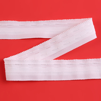 Vente en gros d'accessoires blancs en polyester ruban ondulé pour rideaux serpent