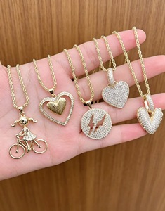 Collier Pendentif au Design Exquis, Plaqué Or, avec Breloque Cœur et Vélo, Chaîne de Bijoux pour Cadeau ou Fête - Product Image 4