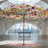 Installation Artistique de Verdure et de Fleurs Suspendues – Décoration Créative de Plantes et Fleurs Artificielles pour Centres Commerciaux, Hôtels, Mariages et Espaces Commerciaux