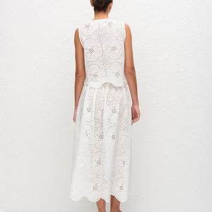 Robe blanche minimaliste de haute qualité, nouée et brodée, avec chemise et robe en coton bio 100%, ensemble deux pièces. - Product Image 2