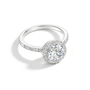 Anillo de Compromiso de Lujo con Diamante Solitario de 1.0ct Cultivado en Laboratorio y Piedras Decorativas - Product Image 2