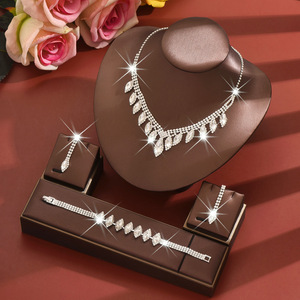 תליון יוקרה מבריק בהתאמה אישית, עגילי חתונה, צמיד סגסוגת נחושת שרשראות לנשים סט תכשיטים אופנה - Product Image 6