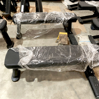 Banc de musculation robuste pour entraînement en salle, équipement de fitness stable pour l'entraînement des pectoraux et la musculation en studio.