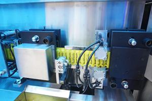 ZhejiangTuoYu Yeni Tam Otomatik Fabrika Dolum Makinesi Esnek Sıvı Transfer Borusu ve Altı Tekerlekle - Product Image 6