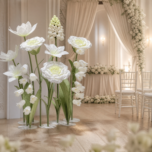 Élégante fleur en papier de lys géante, écologique, blanche et verte dégradée, faite à la main, pour la décoration de mariage, de Pâques, de Noël et de fêtes - Product Image 1