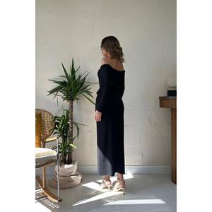 เดรสไหมพรมสีดำแบบเปิดไหล่ทรงเข้ารูปเอวธรรมชาติสำหรับผู้หญิง - Product Image 1