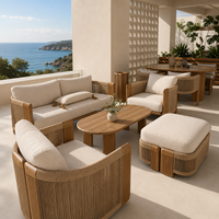 Ensemble de canapés d'extérieur en teck de luxe moderne avec table basse ovale à lattes et ottoman, mobilier de patio pour villa et complexe hôtelier