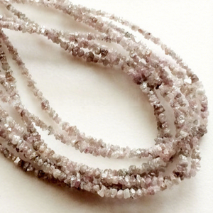 Cuentas de Diamante Rojo Natural en Bruto Sin Cortar de 3mm a 4mm, Hilo de 16 Pulgadas, Sueltas, Coszcalt Exports en MN020AH - Product Image 1