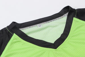 Jersey de Ciclismo MTB Verde Azul con Diseño de Patrón Personalizable por Sublimación, Ideal para Sesiones en Rutas de Montaña - Product Image 3