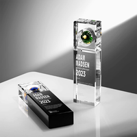 Trophée globe en cristal poli, artisanal et personnalisé, avec base conique, logo sur mesure, transparent noir, pour Championnat du Monde
