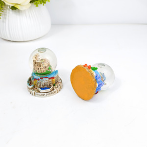 OEM ODM resina artesanía globo de nieve recuerdo turístico bola de cristal adornos decorativos personalizados ciudad hito regalo para la decoración del hogar - Product Image 4
