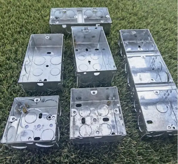 Großhandel BS GI Box aus verzinktem Eisen BS4662 Elektrische Metall box 3x3 3x6 1Gang 2Gang Switch Box