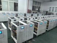 Régulateur de tension automatique triphasé (AVR) SBW 100KVA, bobine en cuivre, efficacité AC 98%, protection contre les surtensions, usage industriel
