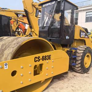 Rouleau compresseur vibrant à tambour unique CAT CS-633E, moteur diesel, jaune, équipement de construction - Product Image 5