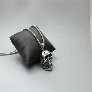 Collar con Colgante de Calavera de Acero Inoxidable, Joyería de Moda Unisex, Regalo en Plata y Negro - Product Image 3