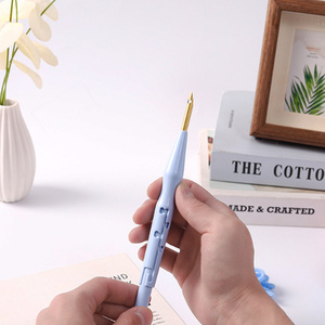 Poinçon <span class=keywords><strong>Aiguille</strong></span> En Plastique Artisanat <span class=keywords><strong>Magique</strong></span> Broderie Stylo Poinçon <span class=keywords><strong>Aiguille</strong></span> Réglable Broderie Stylo <span class=keywords><strong>Couture</strong></span> Broderie Outils - Product Image 6