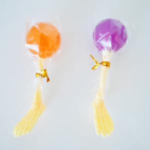 Juguetes de Halloween con sabor a fruta, caramelos, piruletas dulces personalizadas al por mayor, confitería de suministro de fábrica - Product Image 2