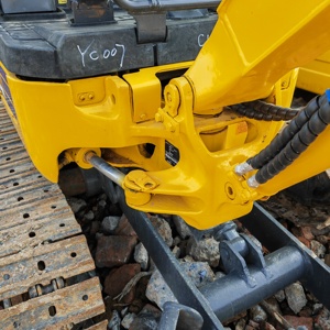 Miniexcavadora Komatsu PC18MR-2 usada, original de Japón, de 1.8 toneladas, con giro de cola cero, excavadora con línea de martillo hidráulico y pluma desplazable. - Product Image 5