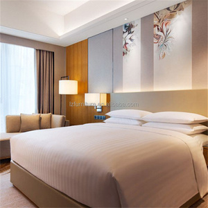 Ensemble complet de meubles de chambre d'hôtel modernes et économiques : lit Queen/King size avec armoire, table de chevet et meuble TV - Product Image 1